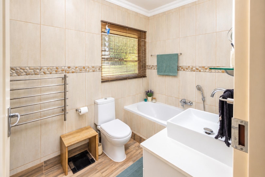 5 Bedroom Property for Sale in Melodie North West